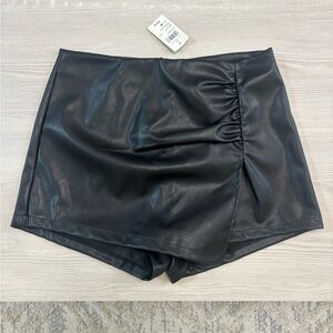Windsor NWT Black Faux Leather Skort size M